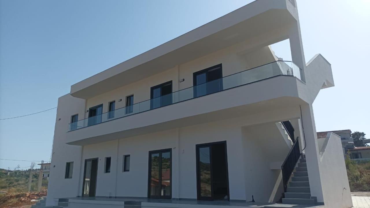 Karafili House * Ксамил