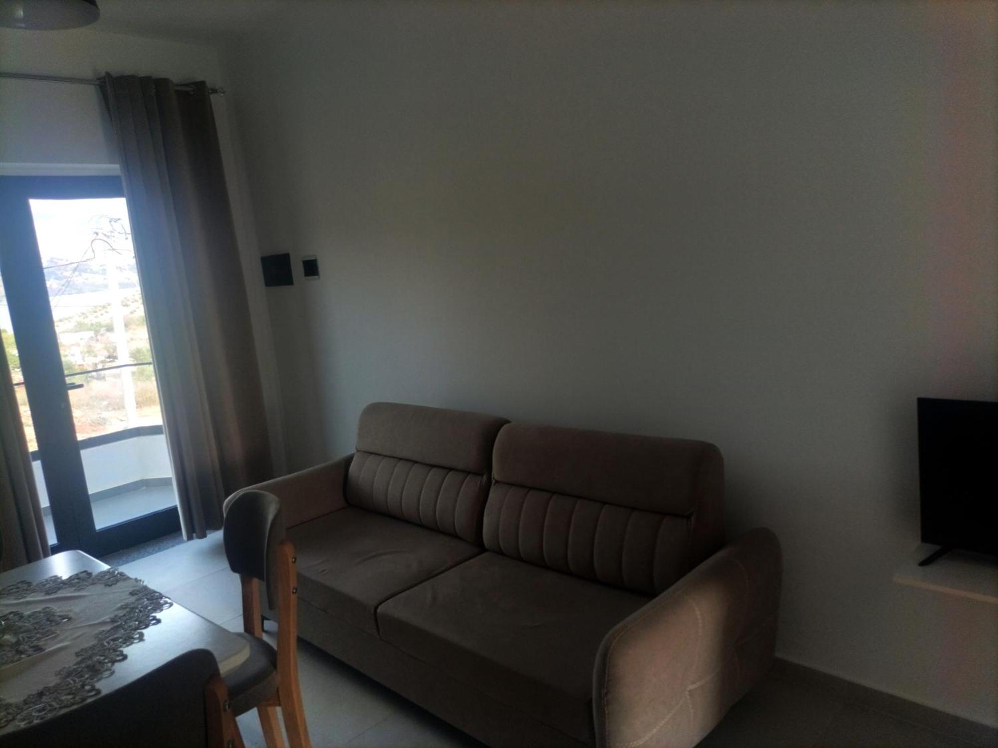 Апартаменты Karafili House *