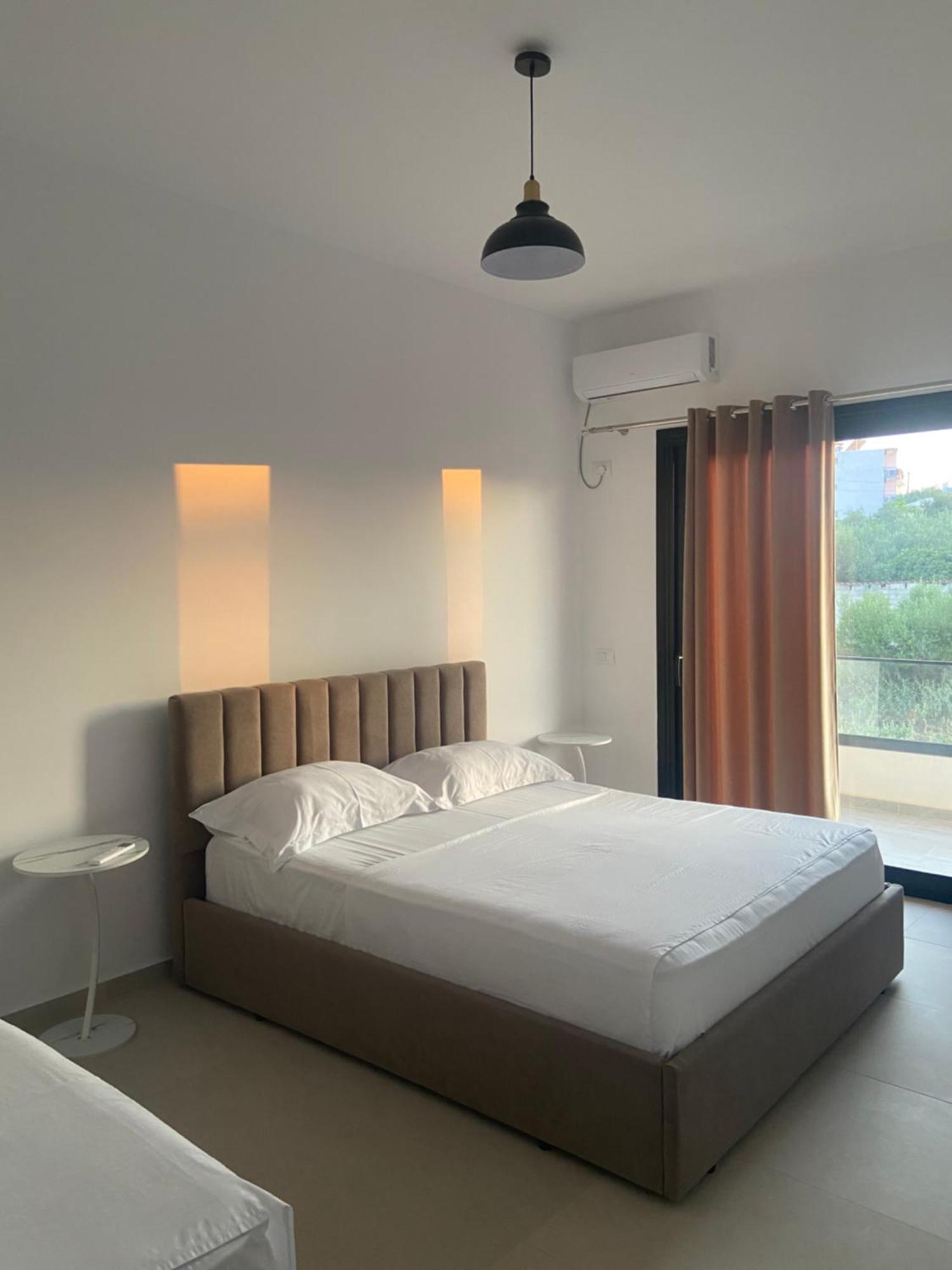 Апартаменти Karafili House