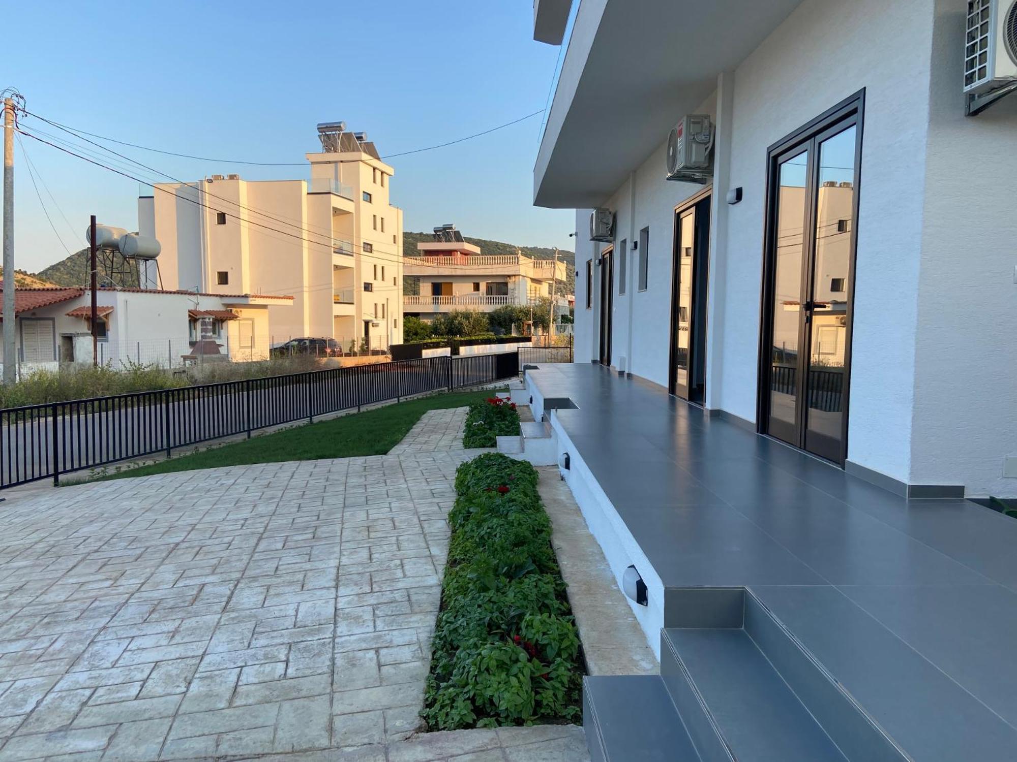 Karafili House * Ксамил